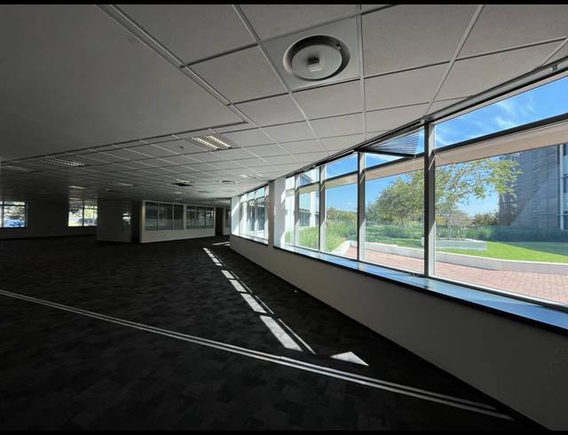 1,700M² OFFICE TO LET IN WATERFALL